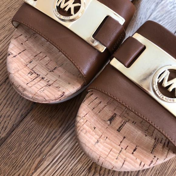 Size 8 Michael Kors Warren Platform Cork Wedge Retro From Macys Gold Logo - Picture 8 of 9